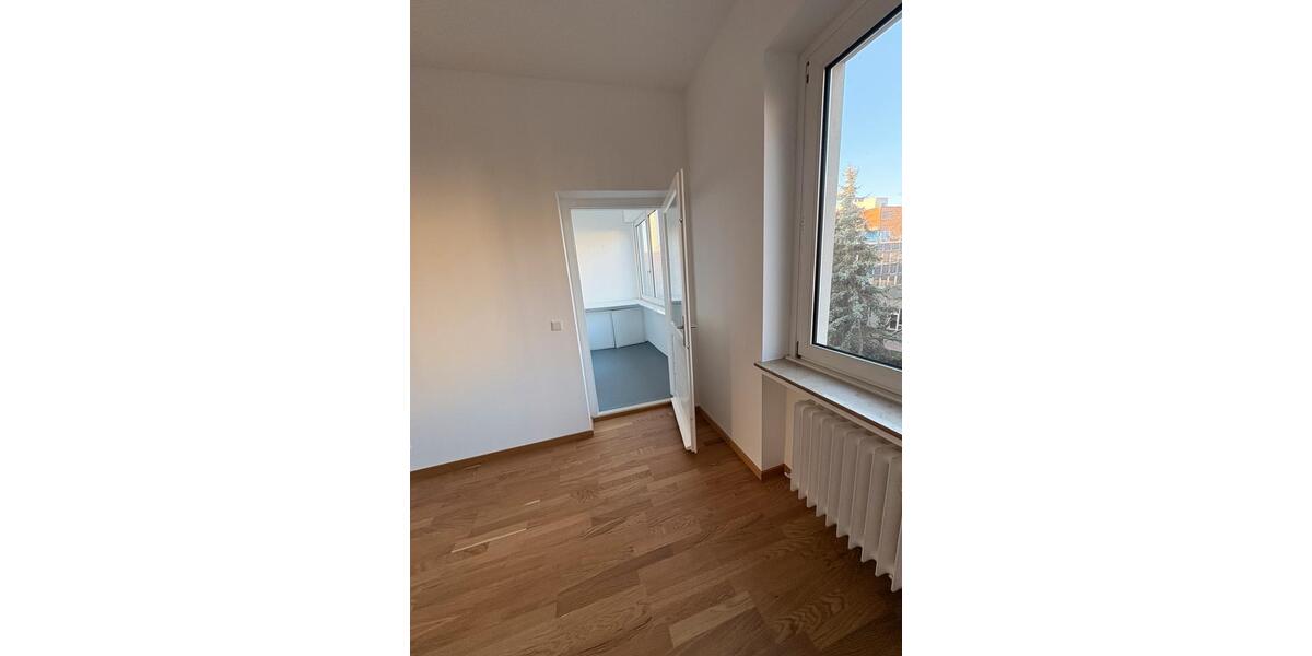 Etagenwohnung Düsseldorf Derendorf - 3 Zimmer, 96 m&sup2;, 1.750&euro; | Angebot:25612873