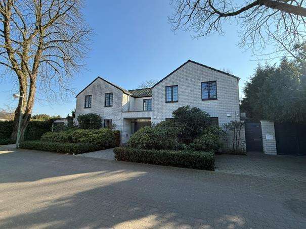 Haus zum Kaufen in Meerbusch 3.100.000 € 360 m²