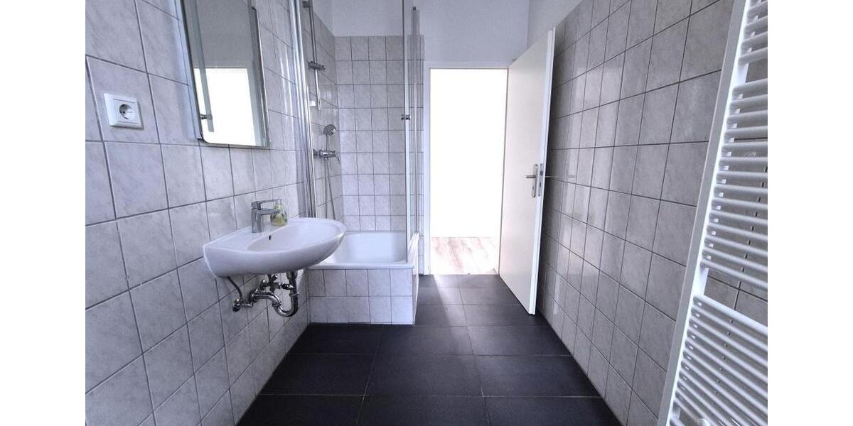 Etagenwohnung Duisburg Beeck - 2 Zimmer, 65 m&sup2;, 400&euro; | Angebot:25341211