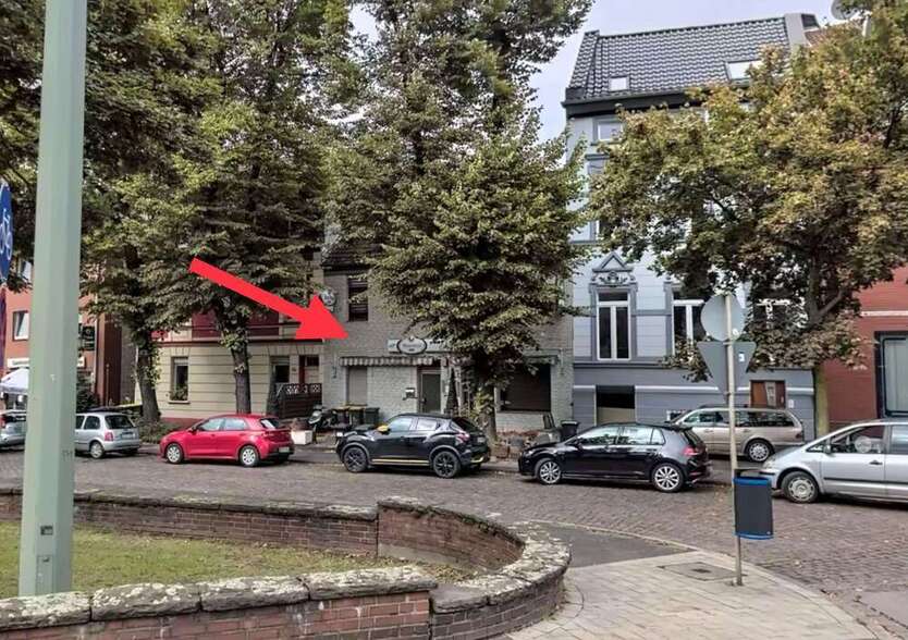 Haus zum Kaufen in Duisburg 249.000 € 240 m²