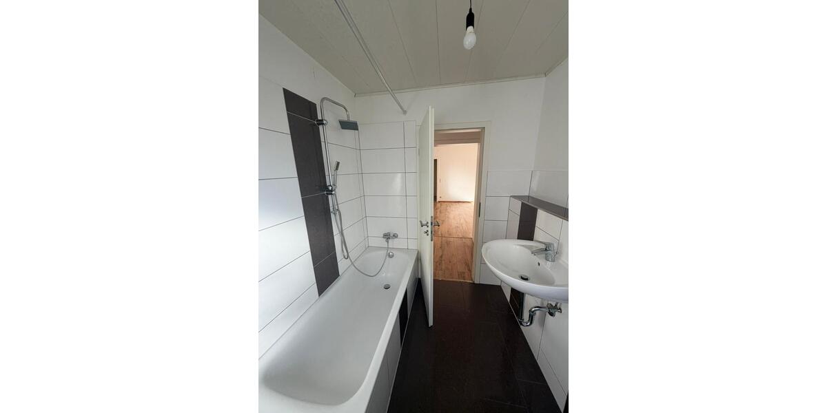 Etagenwohnung Duisburg Essenberg - 2 Zimmer, 65 m&sup2;, 380&euro; | Angebot:25646850