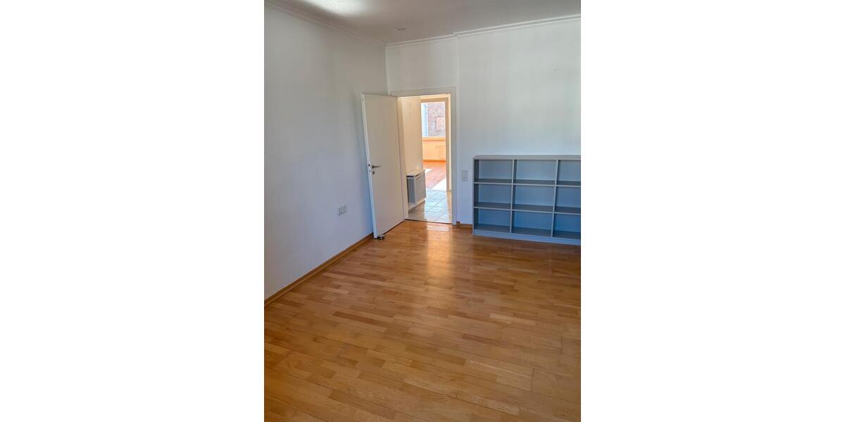 Etagenwohnung Düsseldorf Stadtbezirk 3 - 3 Zimmer, 94 m&sup2;, 1.570&euro; | Angebot:25105146