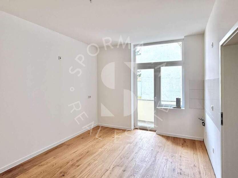 Erstbezug nach Sanierung: Charmante 2,5-Zimmer-Wohnung mit elegantem Parkett und Balkon 2 zimmer