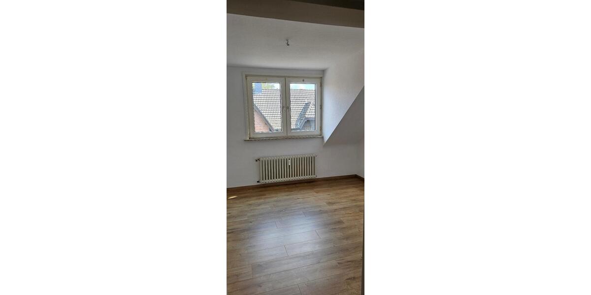 Dachgeschoßwohnung Gelsenkirchen Erle - 3.5 Zimmer, 71 m&sup2;, 367&euro; | Angebot:17052818