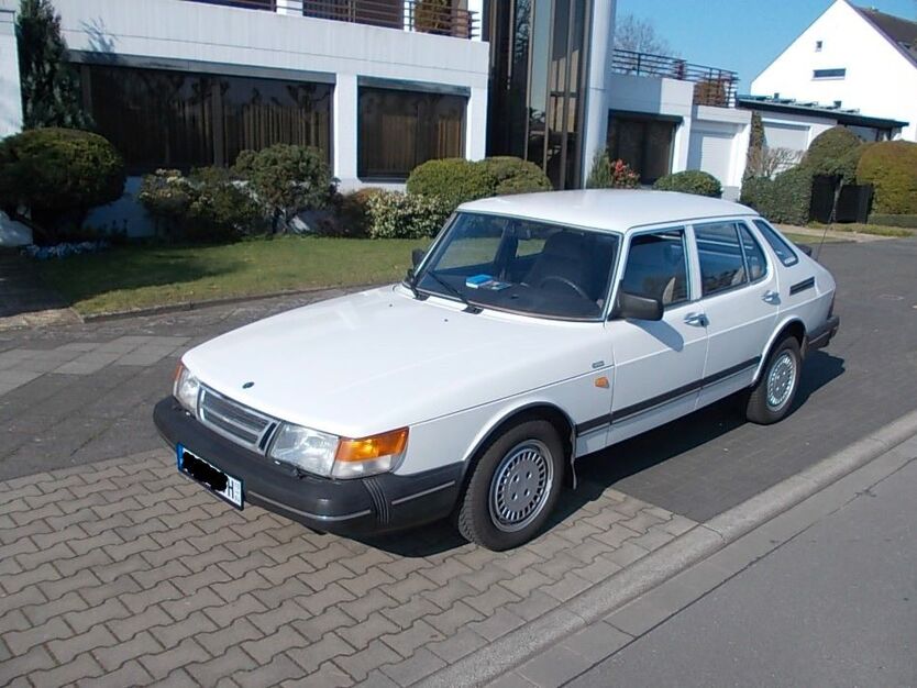900