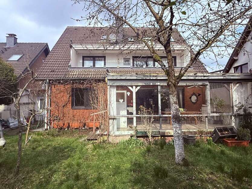 Haus zum Kaufen in Düsseldorf 998.000 € 200 m²