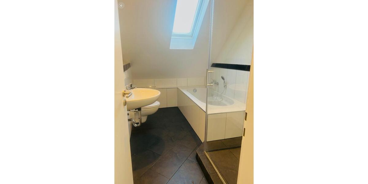 Dachgeschoßwohnung Krefeld Gellep-Stratum - 3 Zimmer, 61 m&sup2;, 198.500&euro; | Angebot:25255118