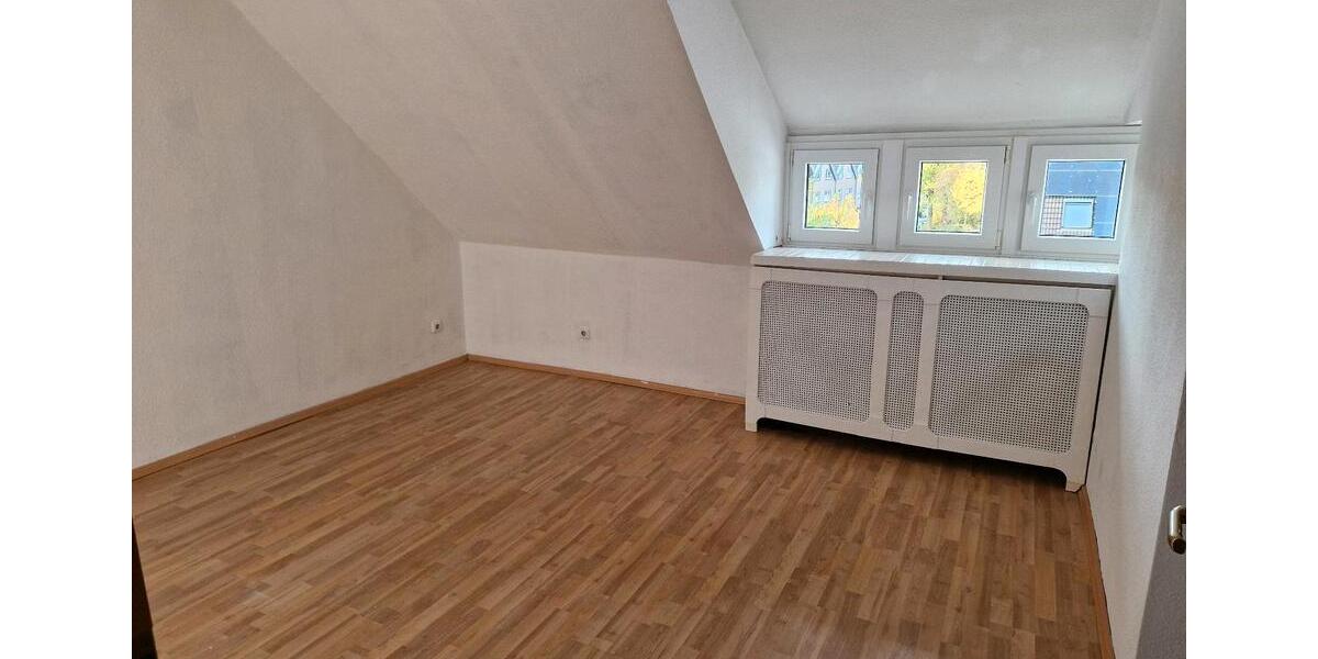Dachgeschoßwohnung Gelsenkirchen Ückendorf - 3 Zimmer, 67 m&sup2;, 520&euro; | Angebot:25264766