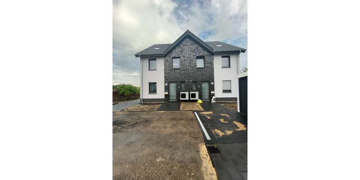 Haus zum Mieten in Voerde (Niederrhein) 1.715 € 137.2 m² 4 zimmer