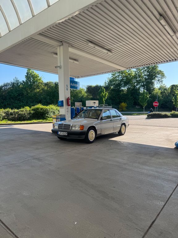 Mercedes-Benz 190 250.000 km 18.900 € Essen 45149