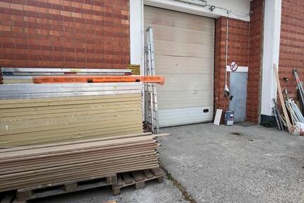 Halle mit Büro • ebenerdig • Stellplätze • WC vorhanden