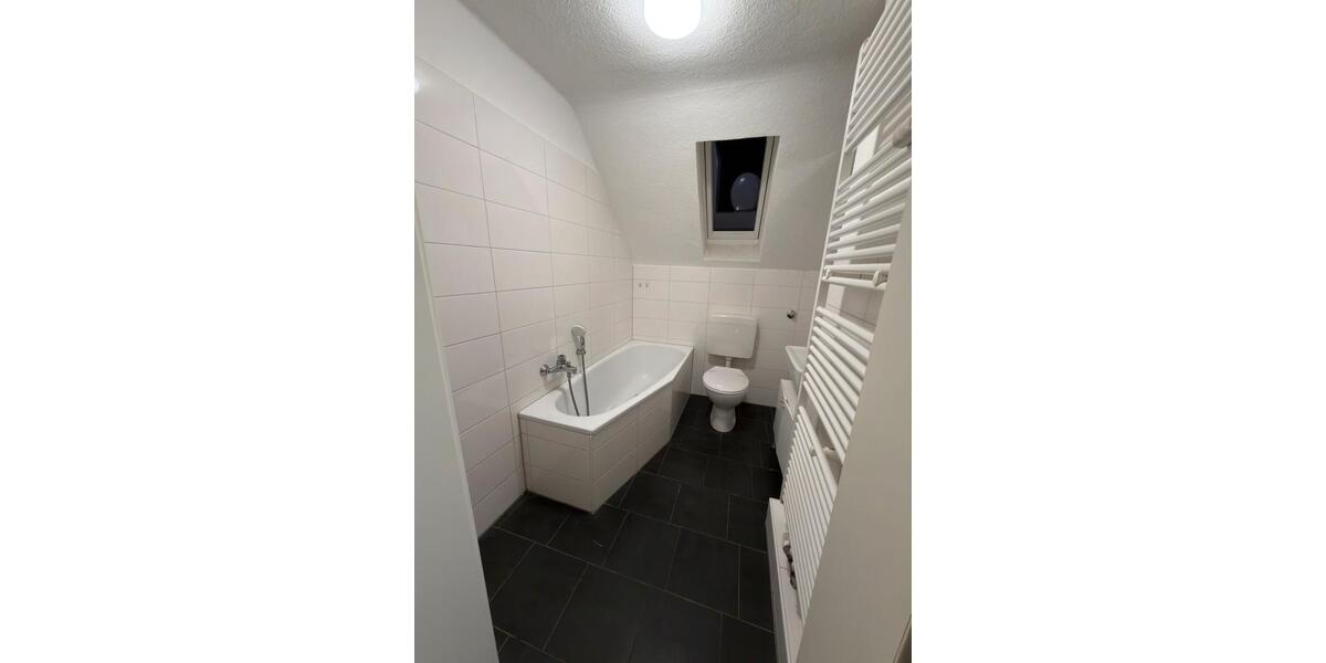 Dachgeschoßwohnung Essen Stadtbezirk VI - 3.5 Zimmer, 72 m&sup2;, 809&euro; | Angebot:24731097