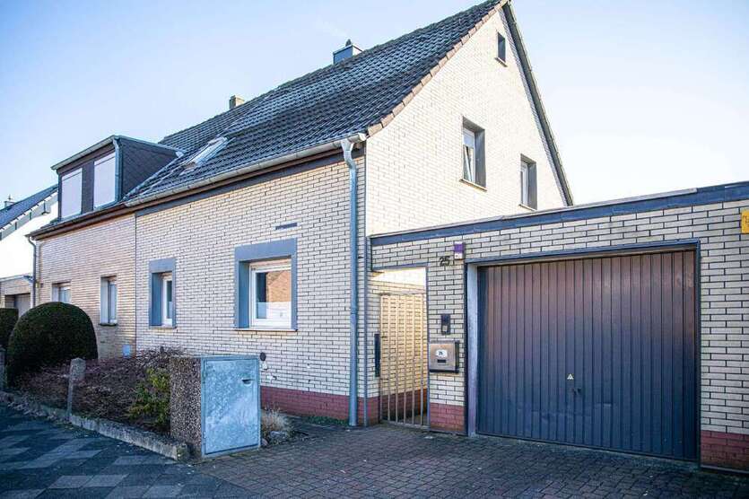 Haus zum Kaufen in Düsseldorf 498.000 € 93 m²