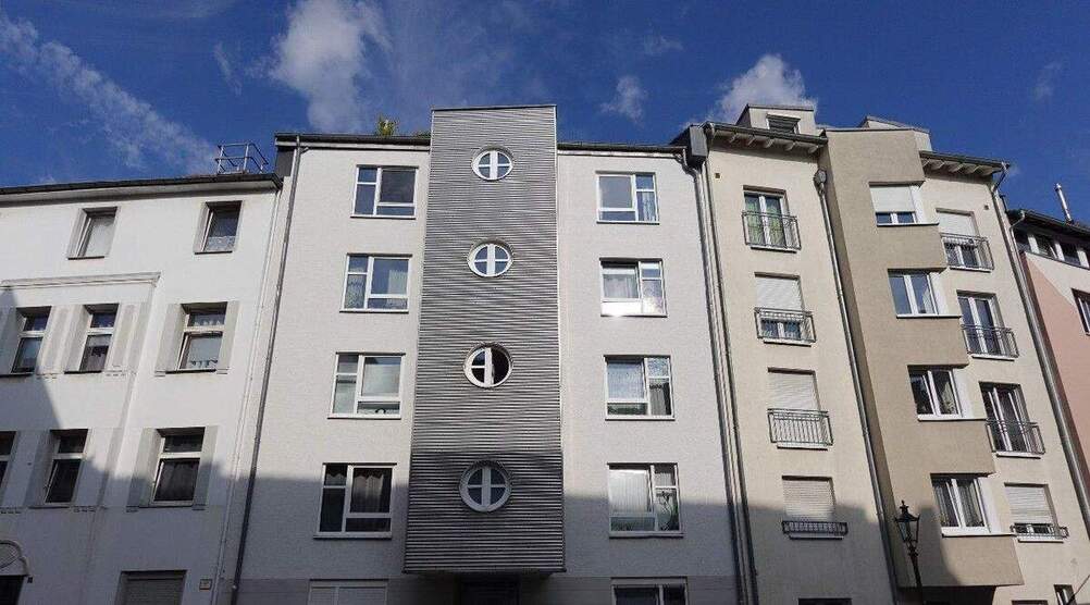 JUNGE UND MODERNE WOHNUNG IN ZENTRALER LAGE ! FÜR DEN KAPITANLEGER GUT VERMIETET 3 zimmer