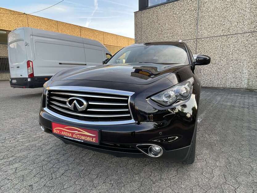 INFINITI QX70 250.000 km 13.900 € Essen 45356