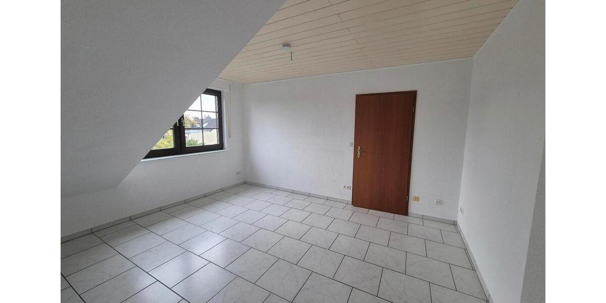 Dachgeschoßwohnung Duisburg Hochheide - 2 Zimmer, 90 m&sup2;, 896&euro; | Angebot:26068541