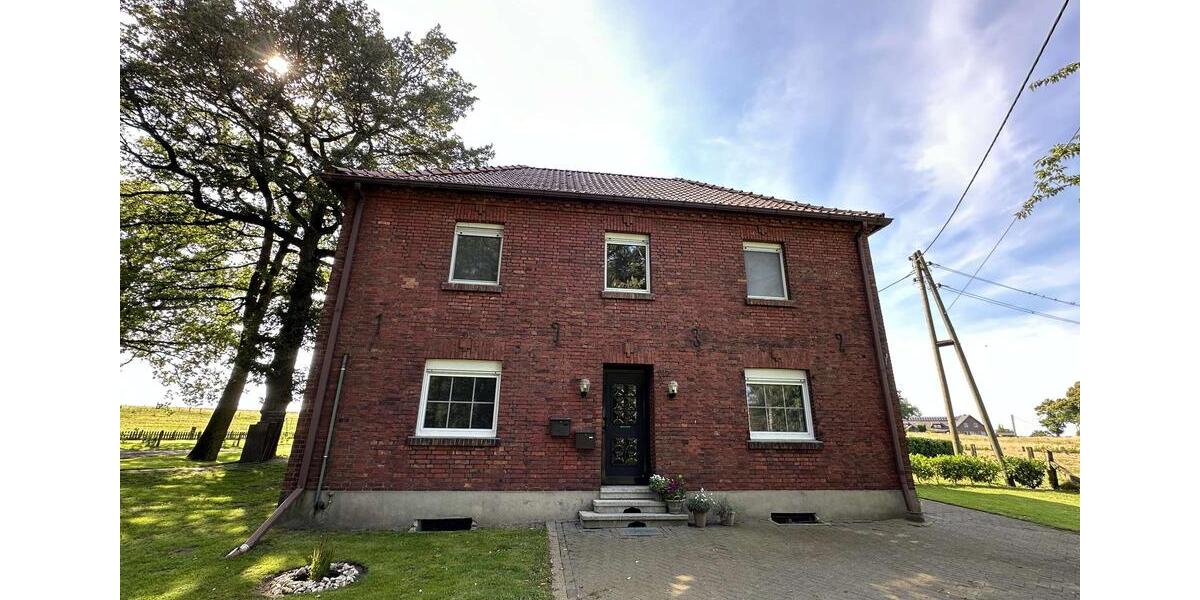 Großzügige Dachgeschoßwohnung in ländlicher Lage zu vermieten ! 5 zimmer