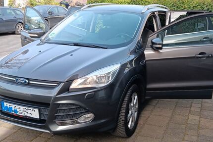 Ford Kuga 73.000 km 10.500 &euro; Düsseldorf 40229