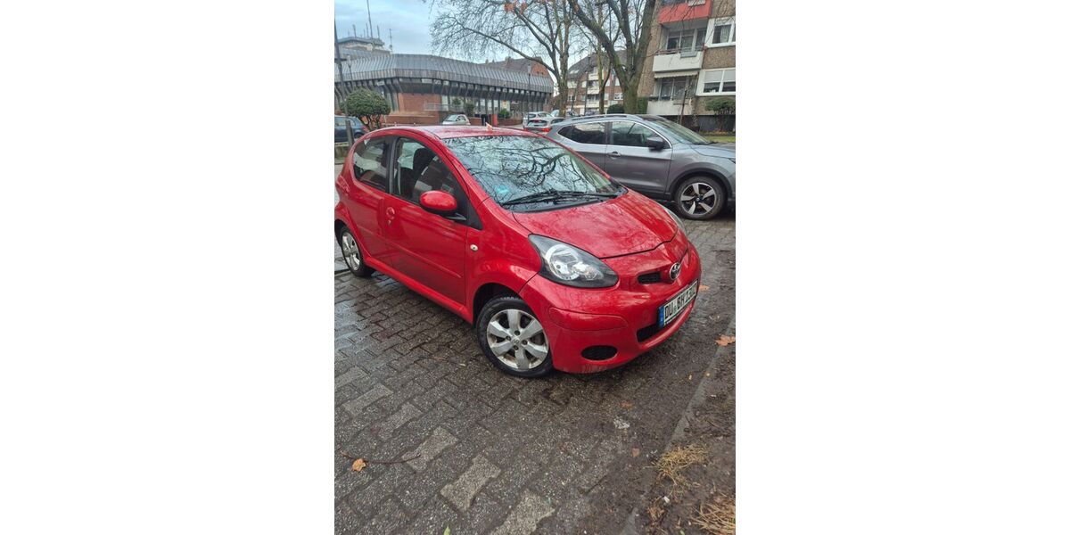 Toyota Aygo (X) 150.000 km 2.499 &euro; Duisburg 47179