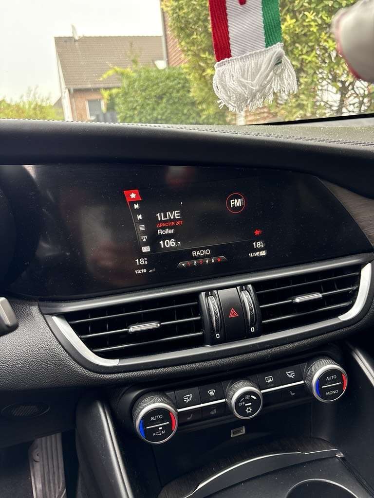 Alfa Romeo Giulia 122.800 km 17.990 € Duisburg 47198