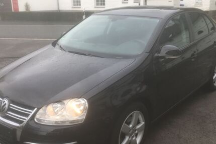 VW Jetta 83.900 km 5.990 € Düsseldorf 40545