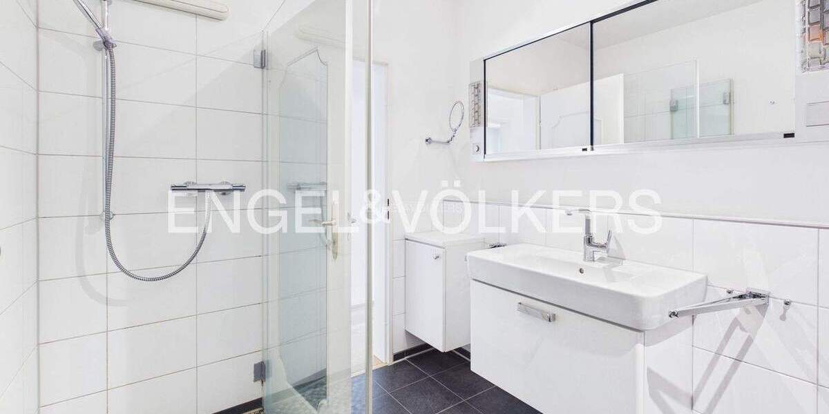 Etagenwohnung Krefeld Inrath/Kliedbruch - 4 Zimmer, 130 m&sup2;, 350.000&euro; | Angebot:25375074