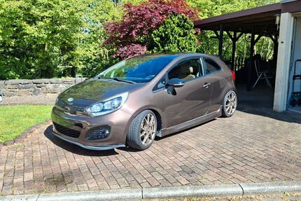 Kia Rio 125.154 km 5.999 &euro; Mülheim an der Ruhr 45472