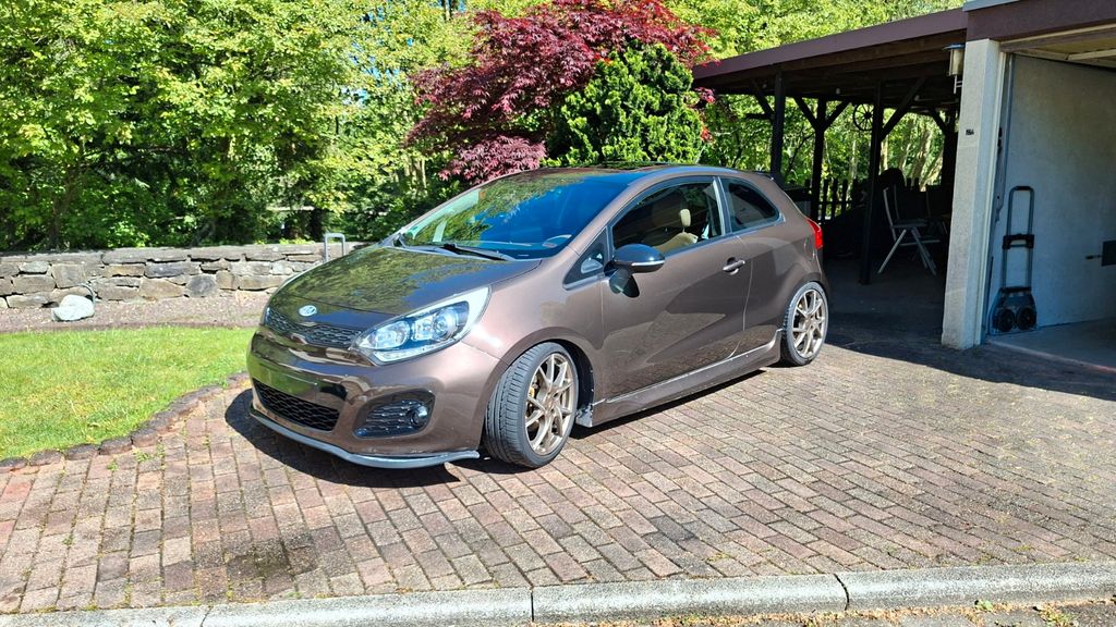 Kia Rio 125.154 km 5.999 &euro; Mülheim an der Ruhr 45472