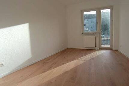 DU-Hochfeld, Heerstraße 144 - Gemütliche kleine 3-Zimmer-Wohnung ab sofort zu mieten ( max. 3 Personen ) !! 3 zimmer
