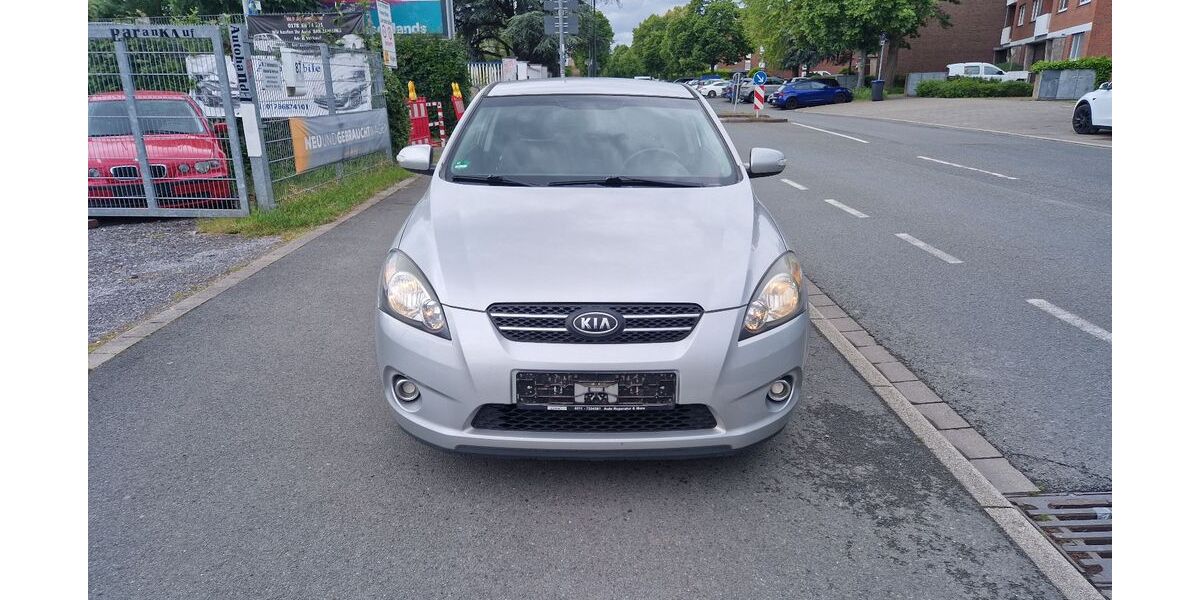 Kia ceed / Ceed 204.893 km 2.300 &euro; Düsseldorf 40549