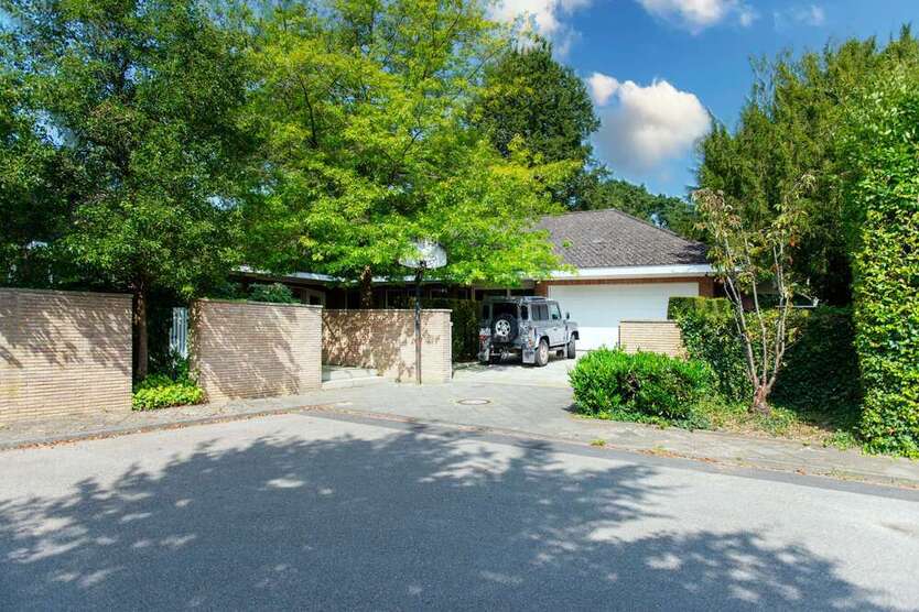 Haus zum Kaufen in Meerbusch 4.800.000 € 492 m²