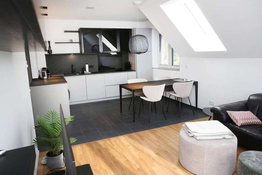 Wohnung zum Mieten in Düsseldorf 1.980 € 77 m²