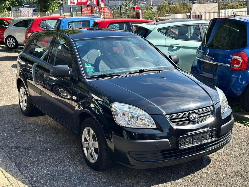 Kia Rio 179.000 km 1.990 € Essen 45145