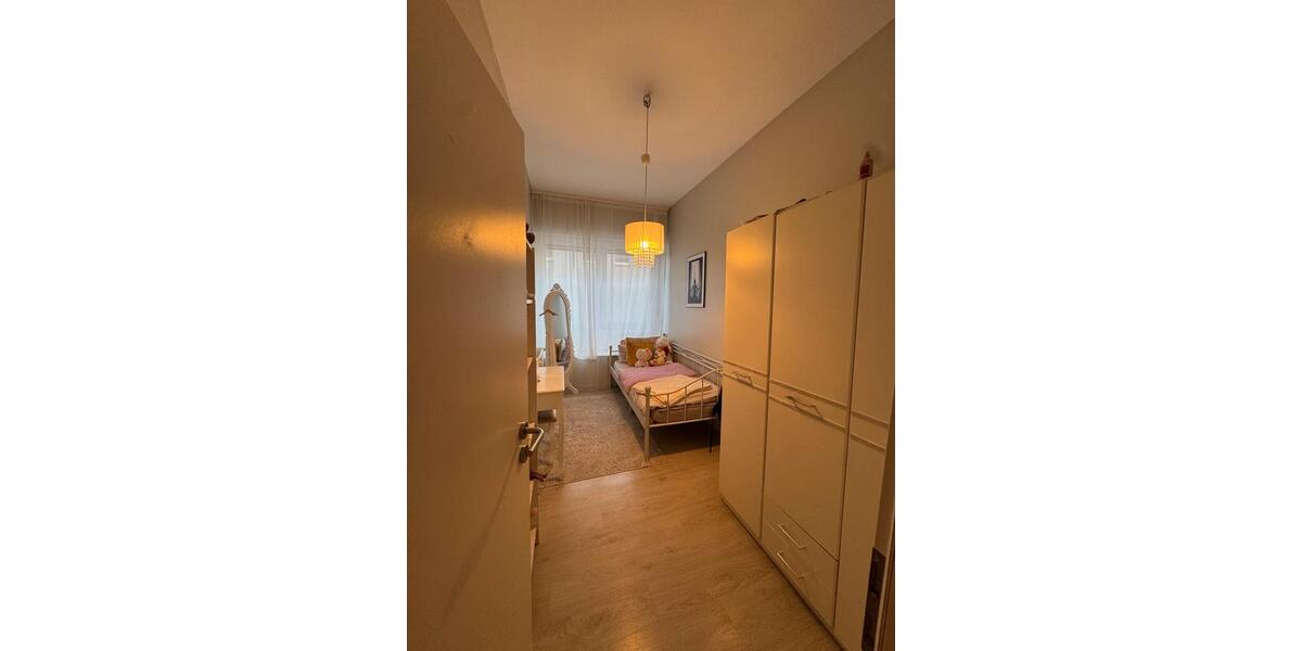 Erdgeschoßwohnung Krefeld - 4 Zimmer, 150 m&sup2;, 1.610&euro; | Angebot:26286786