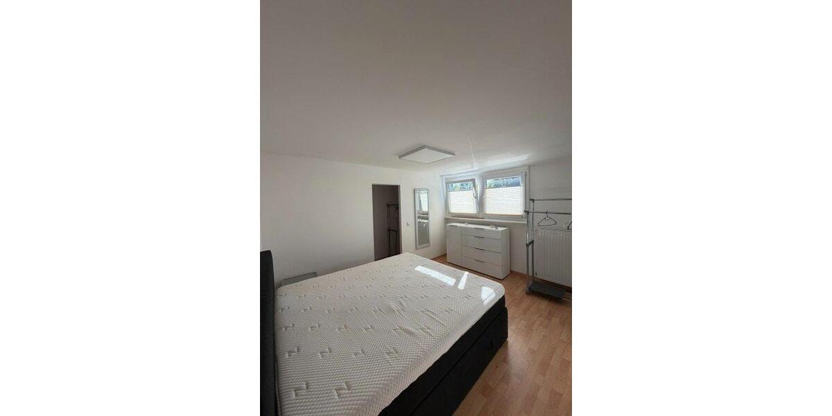 Dachgeschoßwohnung Willich - 3 Zimmer, 87 m&sup2;, 1.500&euro; | Angebot:26368677