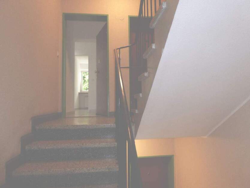 EXKLUSIV KOMPLETT MÖBLIERT EINBAUKÜCHE SANIERTES BAD GROßER BALKON LAMINAT 1. ETAGE WERSTENUNINÄHE 2 zimmer