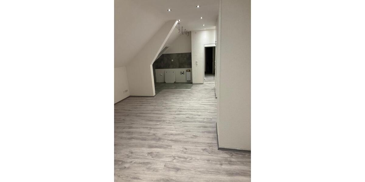 Dachgeschoßwohnung Krefeld - 2 Zimmer, 62 m&sup2;, 700&euro; | Angebot:25469982