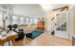 Exklusives Wohnen im Dachgeschoss - Charmante 3-Zimmer-Wohnung mit Garten und Garage