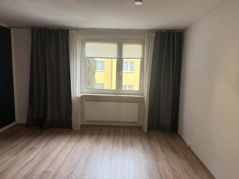 Essen Süd 2 Raum mit Süd West Balkon teilmöbliert ca 53 qm zimmer