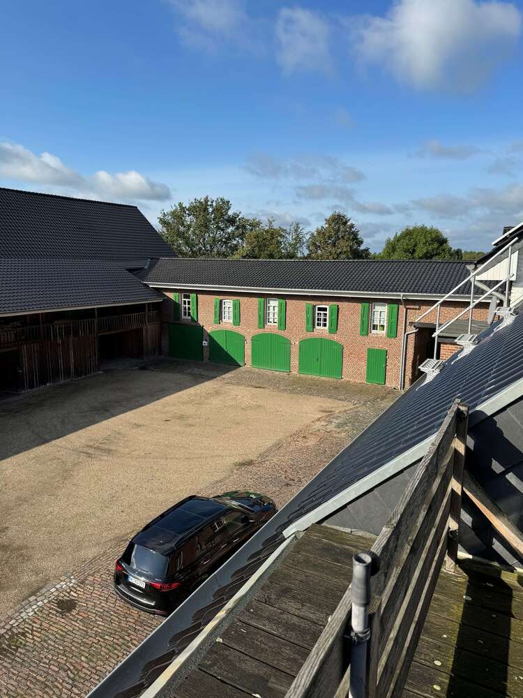 Halle in Neuss 120 € 20 m²