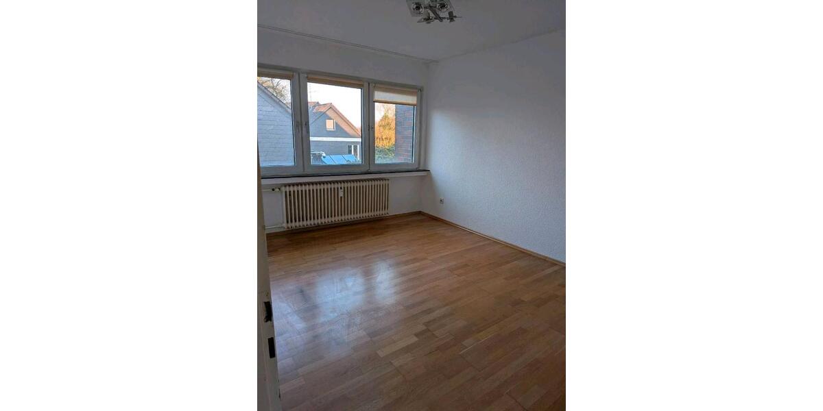 Dachgeschoßwohnung Heiligenhaus - 4 Zimmer, 105 m&sup2;, 950&euro; | Angebot:26061997