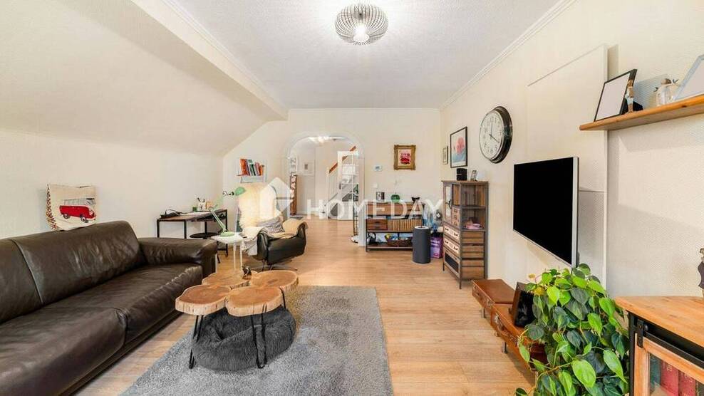Exklusives Wohnen im Dachgeschoss - Charmante 3-Zimmer-Wohnung mit Garten und Garage
