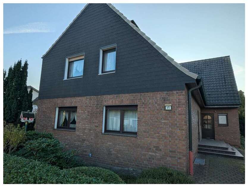 Haus zum Kaufen in Voerde-Voerde 565.000 € 247 m² 8 zimmer