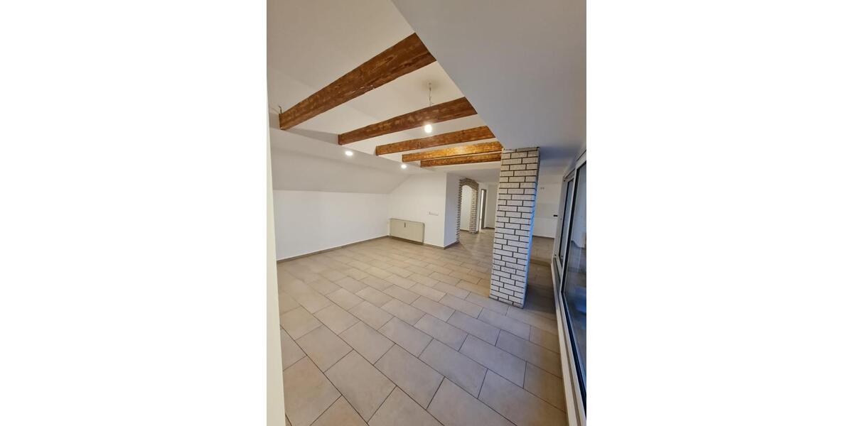 Dachgeschoßwohnung Duisburg Hamborn - 3 Zimmer, 93 m&sup2;, 950&euro; | Angebot:24612577