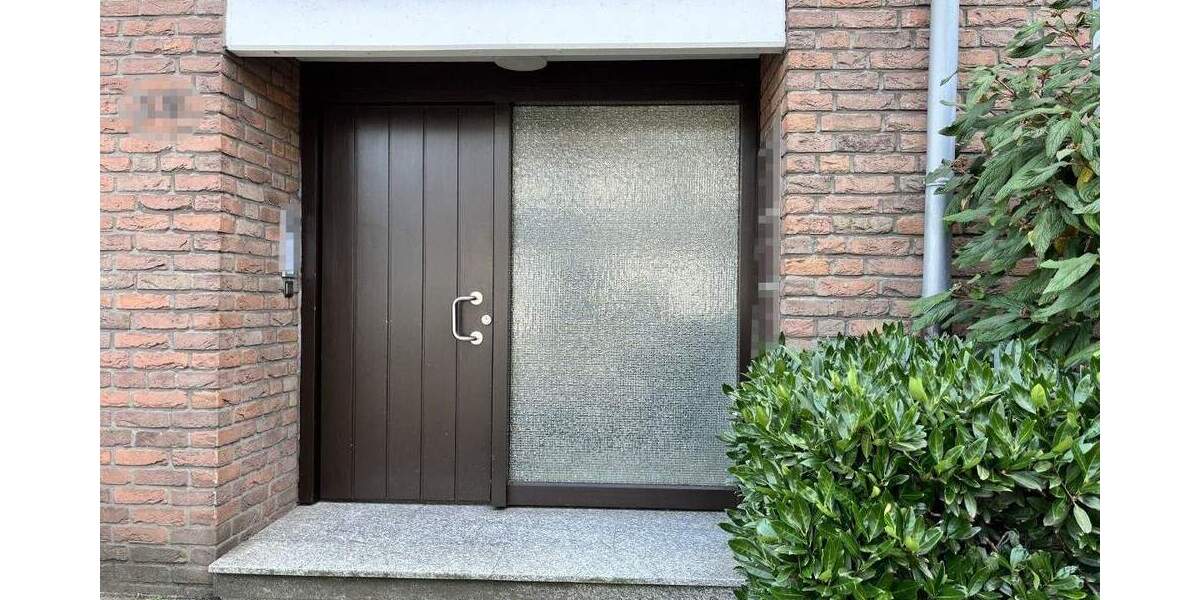 3-Zimmer Dachgeschosswohnung mit großem Balkon und PKW-Stellplatz in Duisburg-Bergheim 3 zimmer