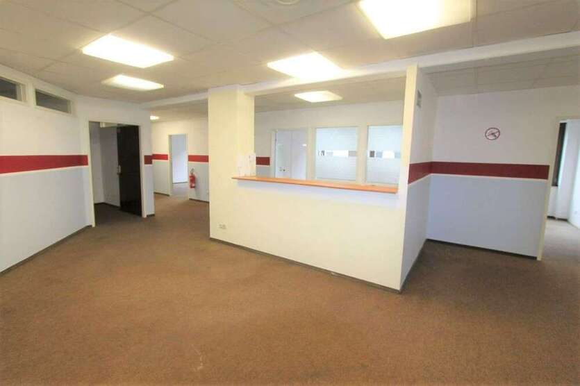 Büro in Krefeld 1.200 € 214 m²
