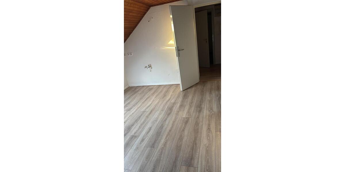 Dachgeschoßwohnung Oberhausen - 2 Zimmer, 45 m&sup2;, 650&euro; | Angebot:26359720