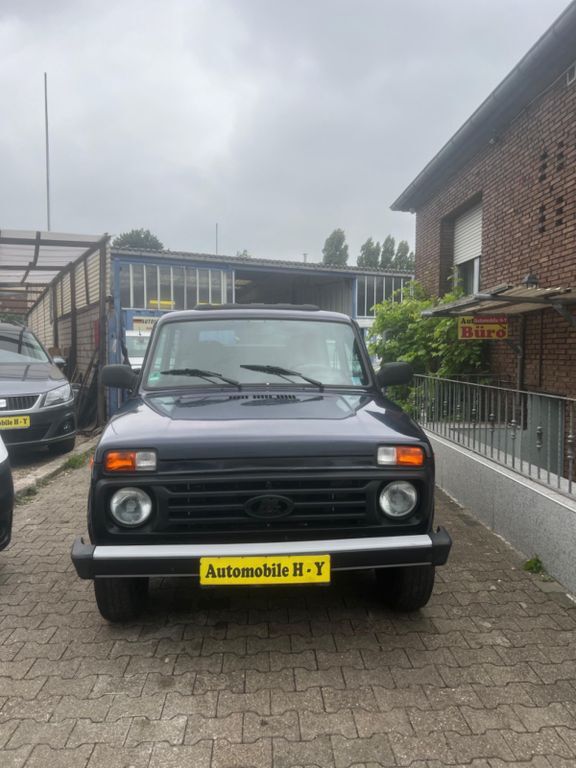 Lada Niva 177.000 km 7.600 € Bottrop 46238