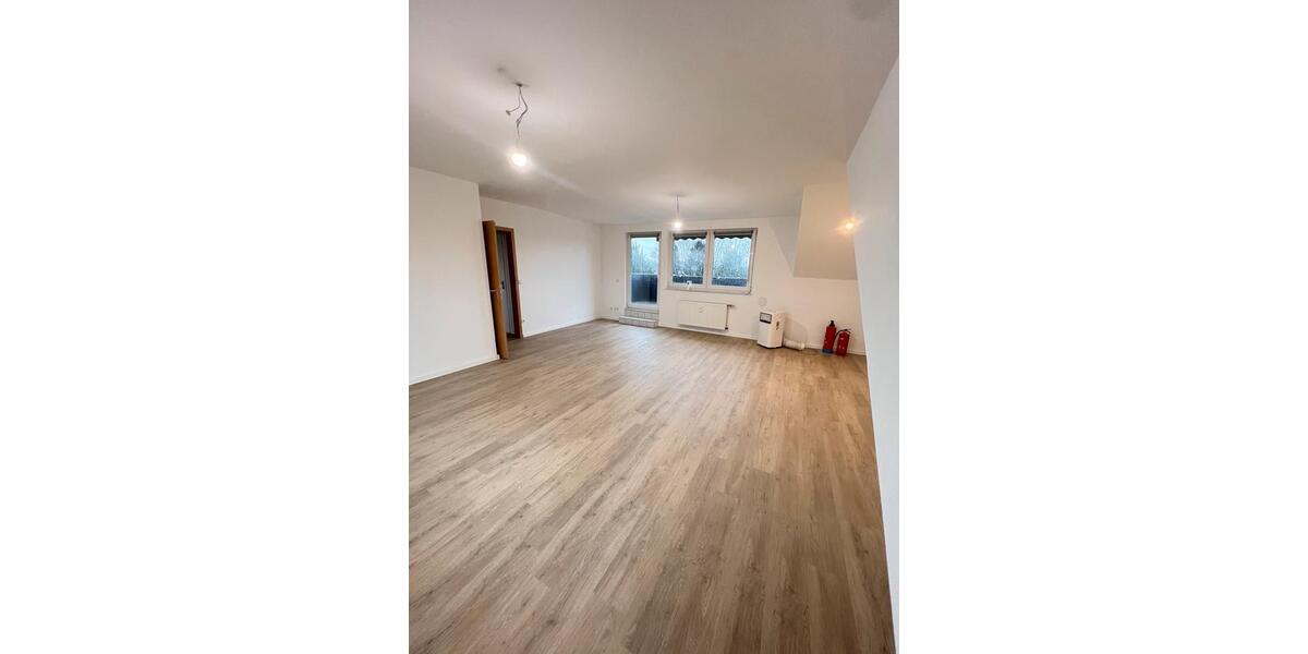 Dachgeschoßwohnung Duisburg Walsum - 4 Zimmer, 87 m&sup2;, 1.200&euro; | Angebot:25087105