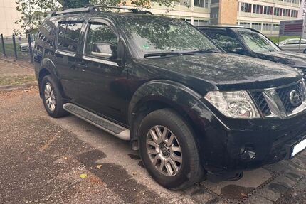 Nissan Pathfinder 250.000 km 8.299 &euro; Essen 45356